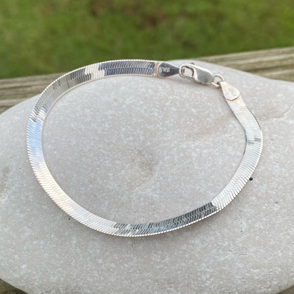 .925 Sterling Silver Herringbone bracelet Made in Italy - Picture 4 of 11